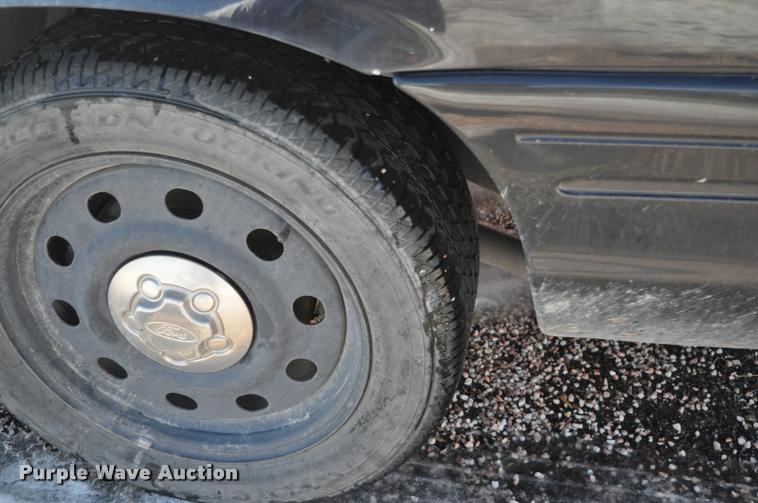 image for item L5154 2007 Ford Crown Victoria Police Interceptor