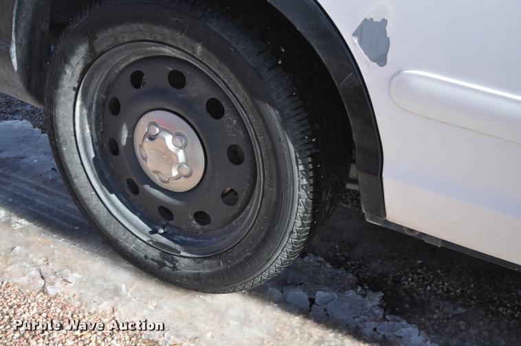 image for item L5154 2007 Ford Crown Victoria Police Interceptor