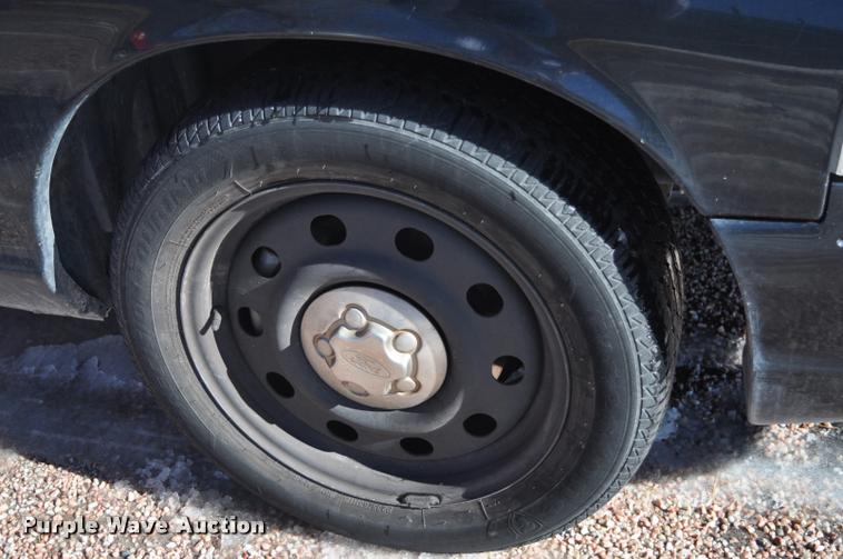 image for item L5154 2007 Ford Crown Victoria Police Interceptor