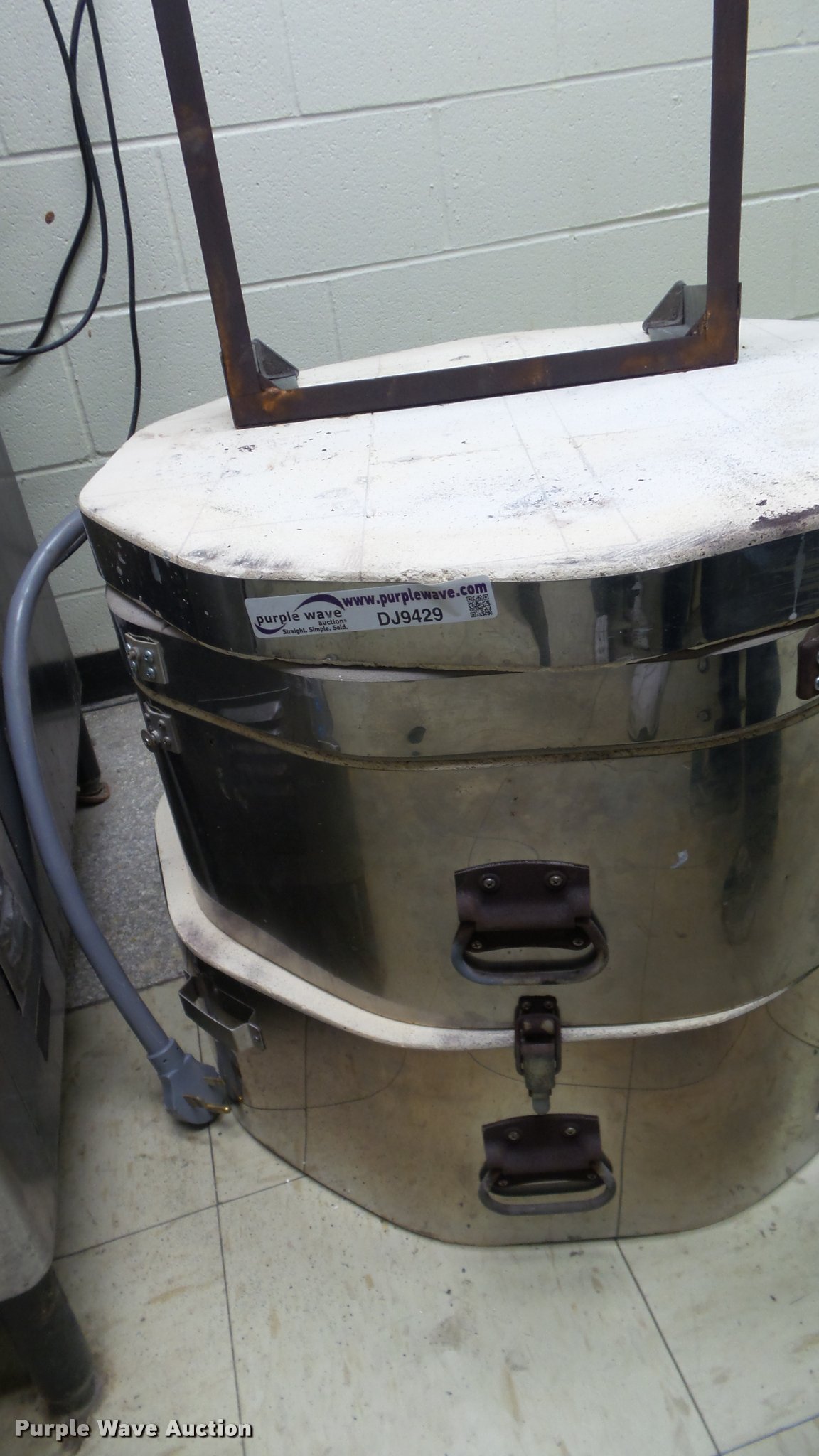 Skutt electric kiln in McLouth, KS Item DJ9429 sold Purple Wave