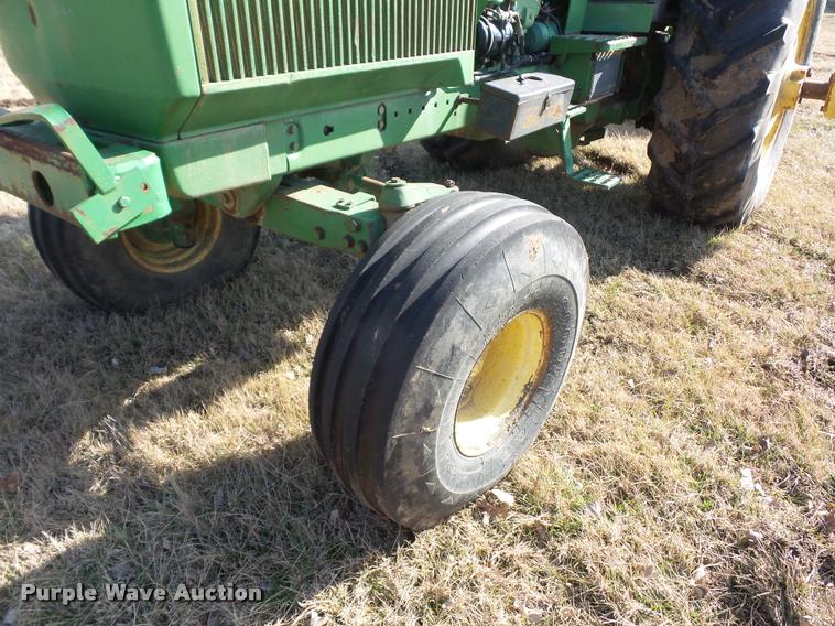 image for item BI9141 1983 John Deere 4850 tractor