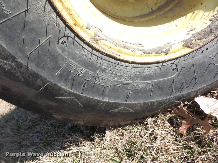 image for item BI9141 1983 John Deere 4850 tractor