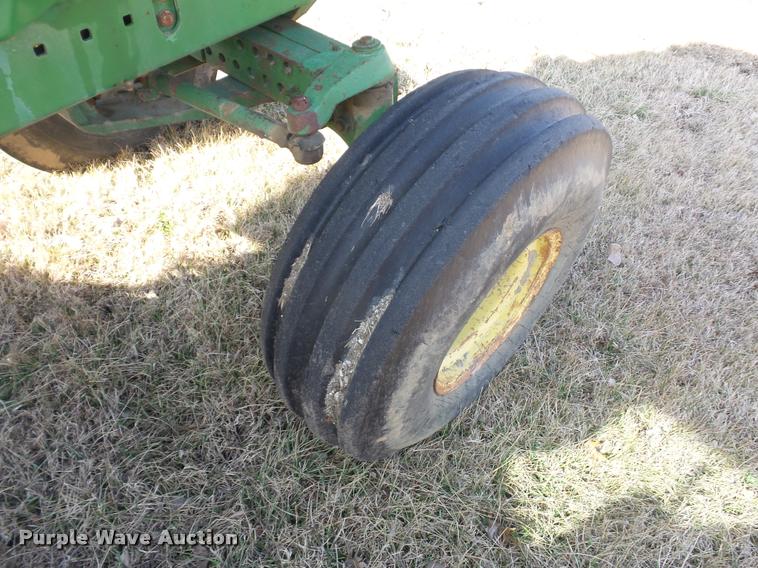 image for item BI9141 1983 John Deere 4850 tractor