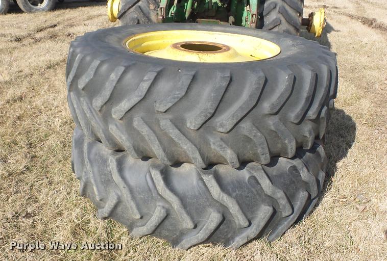 image for item BI9141 1983 John Deere 4850 tractor