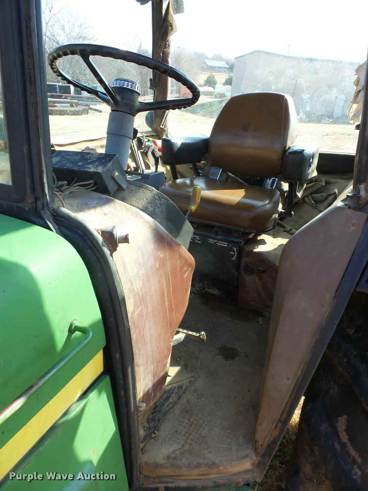 image for item BI9141 1983 John Deere 4850 tractor