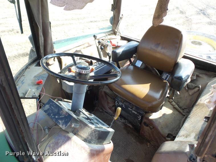 image for item BI9141 1983 John Deere 4850 tractor