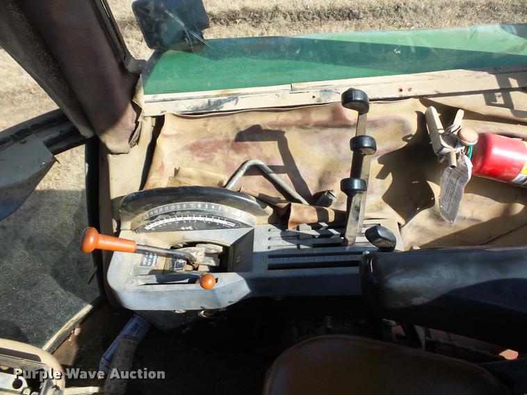 image for item BI9141 1983 John Deere 4850 tractor