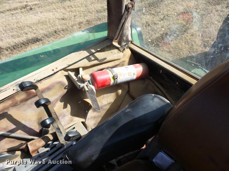 image for item BI9141 1983 John Deere 4850 tractor