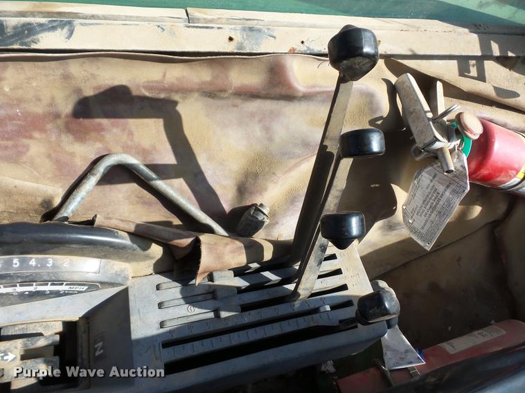 image for item BI9141 1983 John Deere 4850 tractor