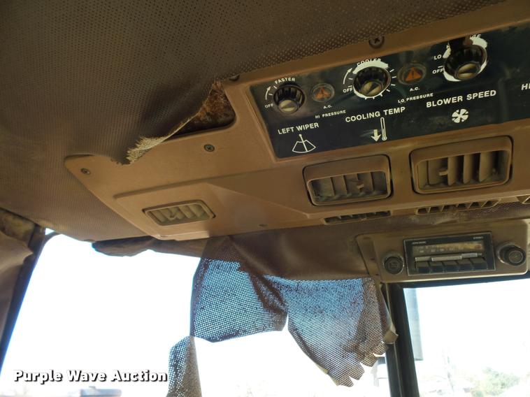 image for item BI9141 1983 John Deere 4850 tractor