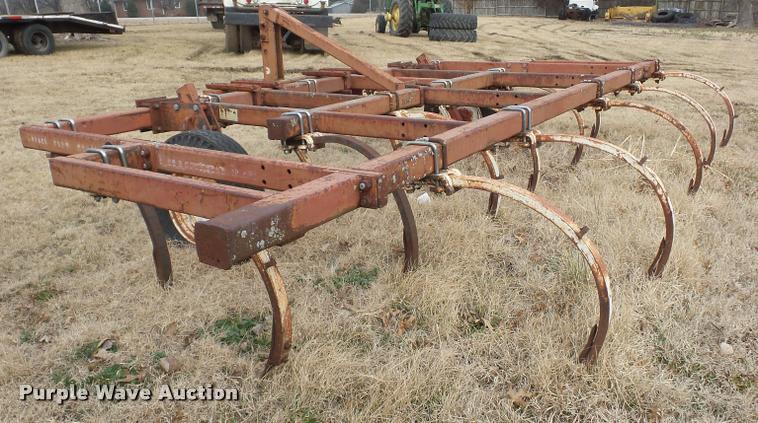 image for item BI9151 Chisel plow