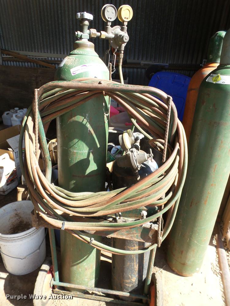 Cutting torch and tanks in Tulia, TX | Item BJ9280 sold | Purple Wave