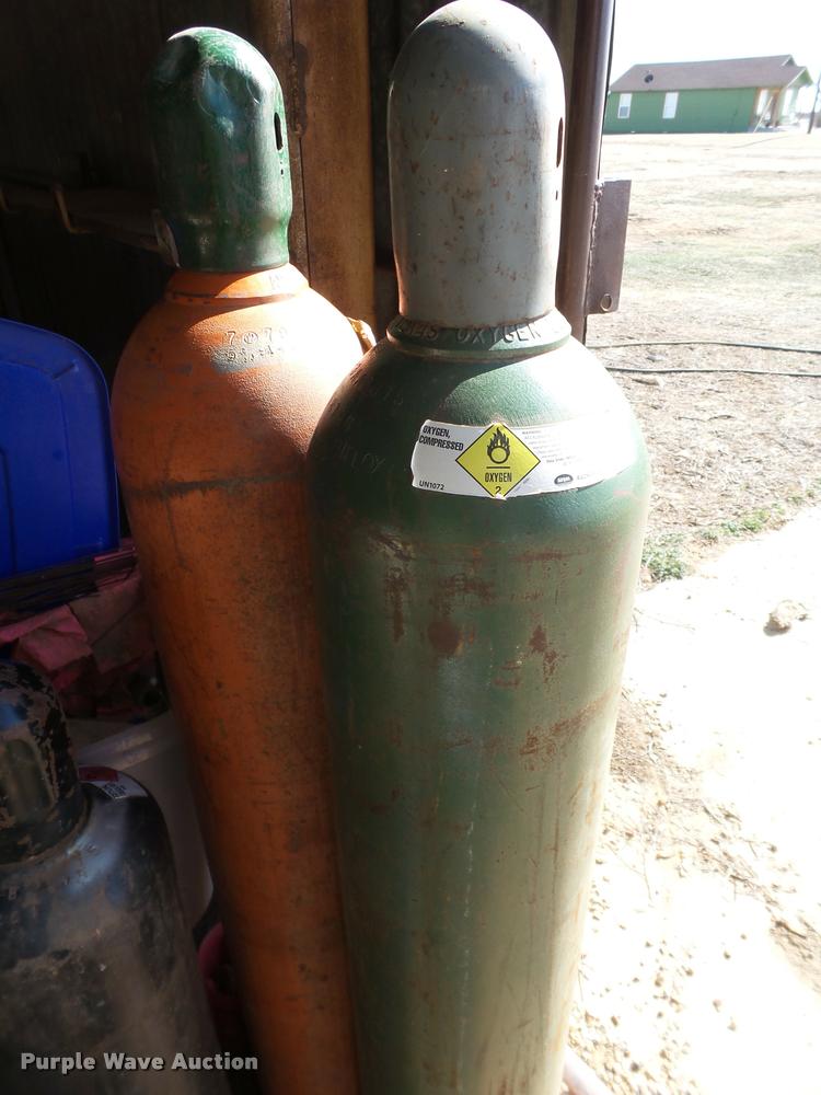 image for item BJ9280 Cutting torch and tanks