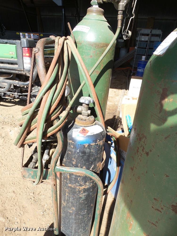 Cutting torch and tanks in Tulia, TX Item BJ9280 sold Purple Wave