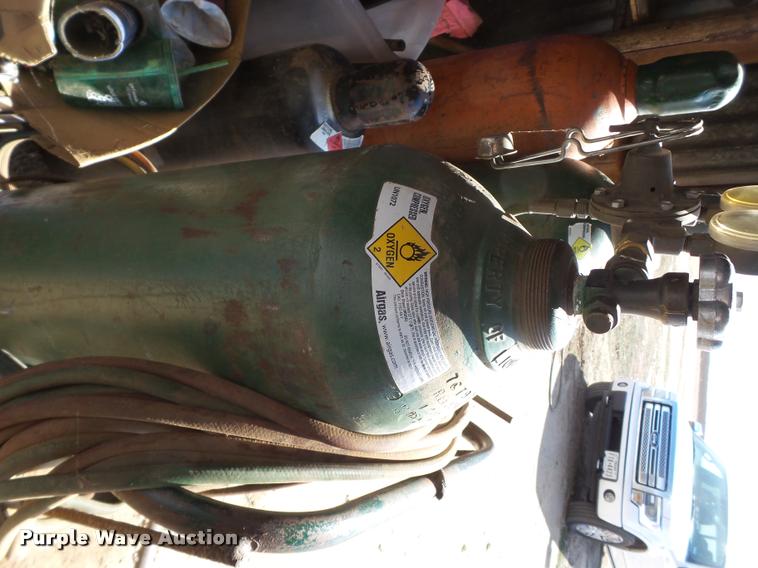 image for item BJ9280 Cutting torch and tanks