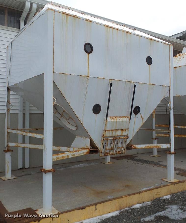 Steel grain bin in Linwood, MI Item BT9020 sold Purple Wave