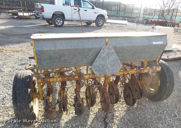 image for item BT9073 Feed planter