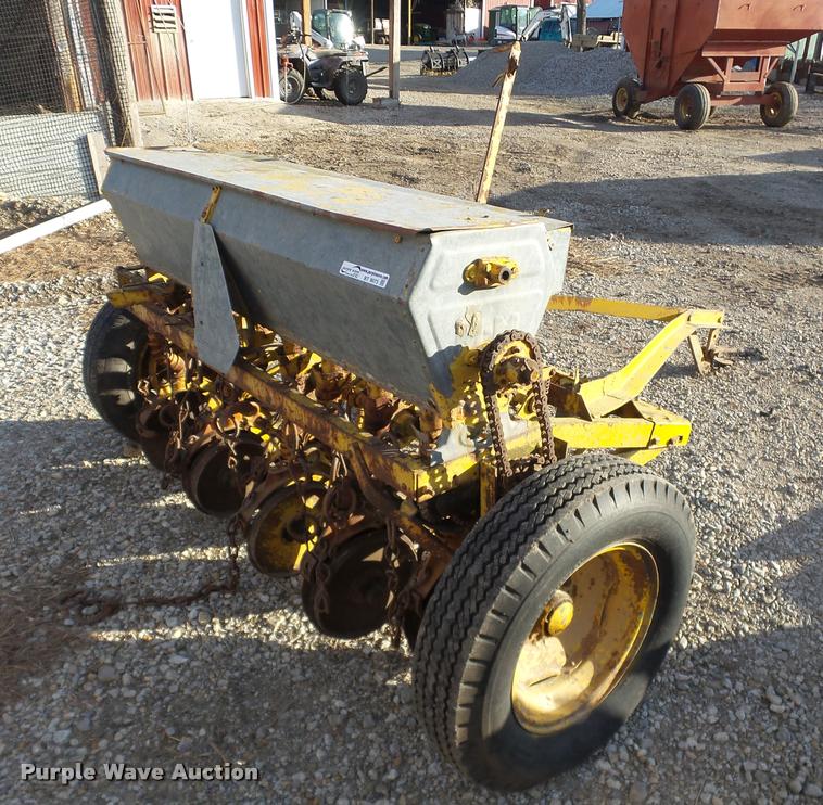 image for item BT9073 Feed planter