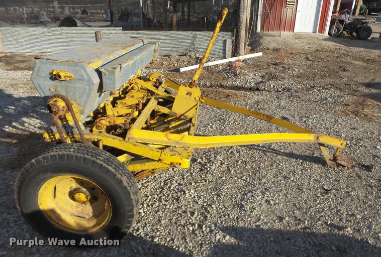 image for item BT9073 Feed planter