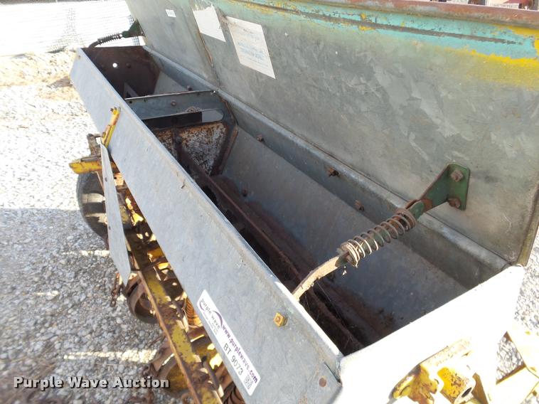 image for item BT9073 Feed planter