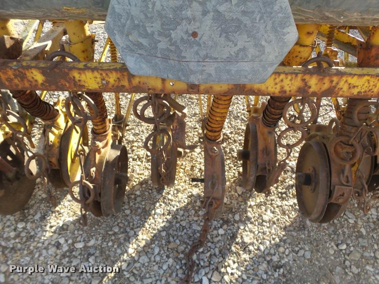 image for item BT9073 Feed planter