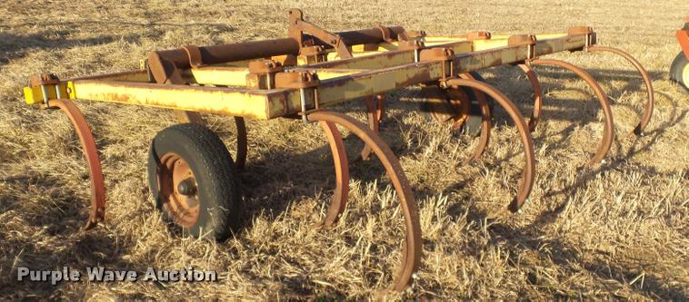 image for item BT9074 Wilbeck 4R10 chisel plow