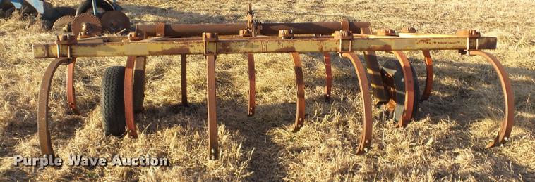 image for item BT9074 Wilbeck 4R10 chisel plow