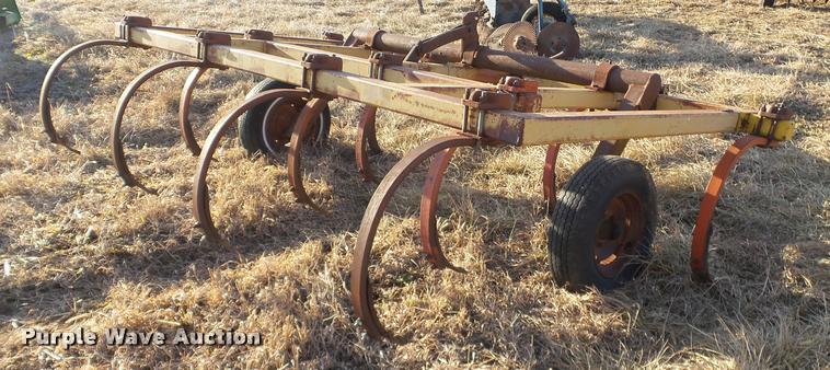 image for item BT9074 Wilbeck 4R10 chisel plow