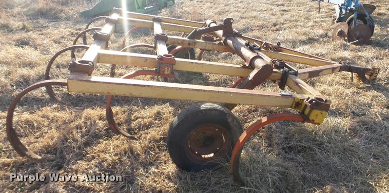 image for item BT9074 Wilbeck 4R10 chisel plow