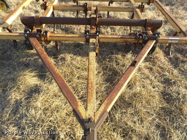image for item BT9074 Wilbeck 4R10 chisel plow
