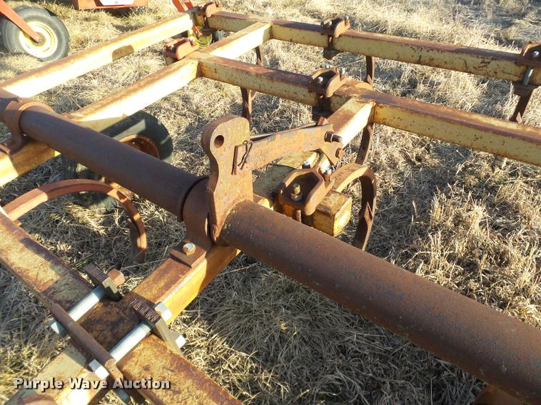 image for item BT9074 Wilbeck 4R10 chisel plow