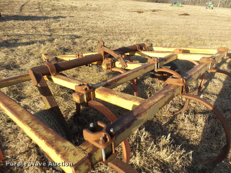 image for item BT9074 Wilbeck 4R10 chisel plow