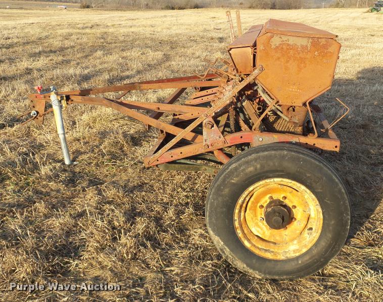 image for item BT9076 McCormick grain drill