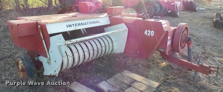 image for item BU9434 International 420 square baler