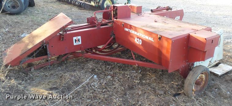 image for item BU9434 International 420 square baler