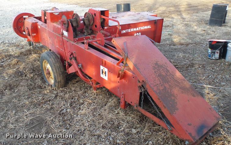 image for item BU9434 International 420 square baler