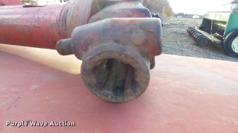 image for item BU9434 International 420 square baler