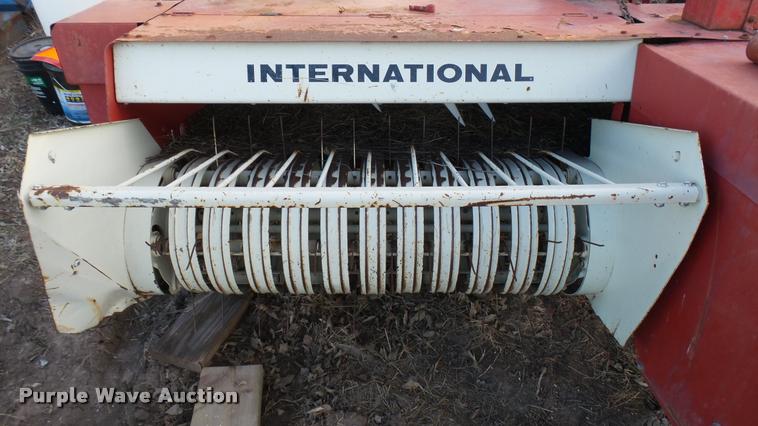 image for item BU9434 International 420 square baler