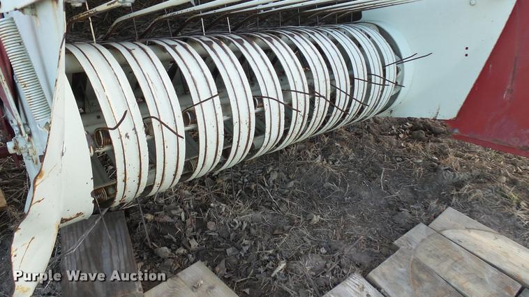 image for item BU9434 International 420 square baler