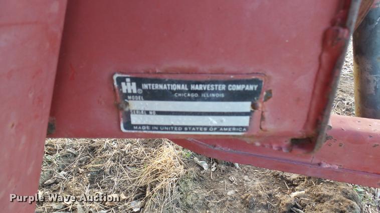 image for item BU9434 International 420 square baler