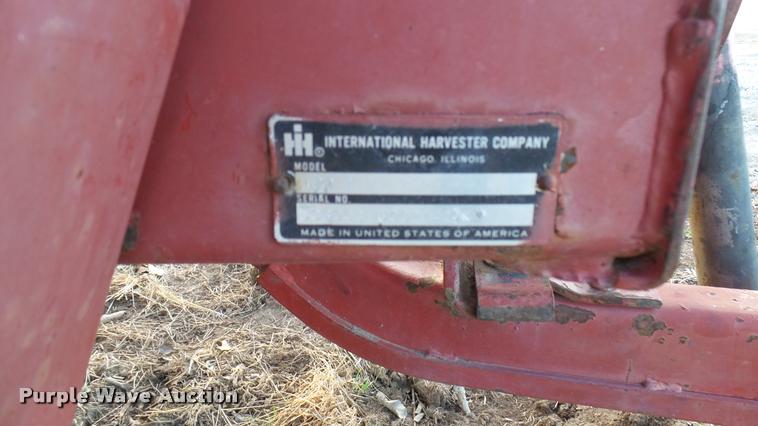 image for item BU9434 International 420 square baler