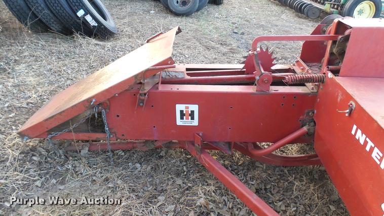 image for item BU9434 International 420 square baler