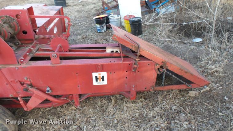 image for item BU9434 International 420 square baler