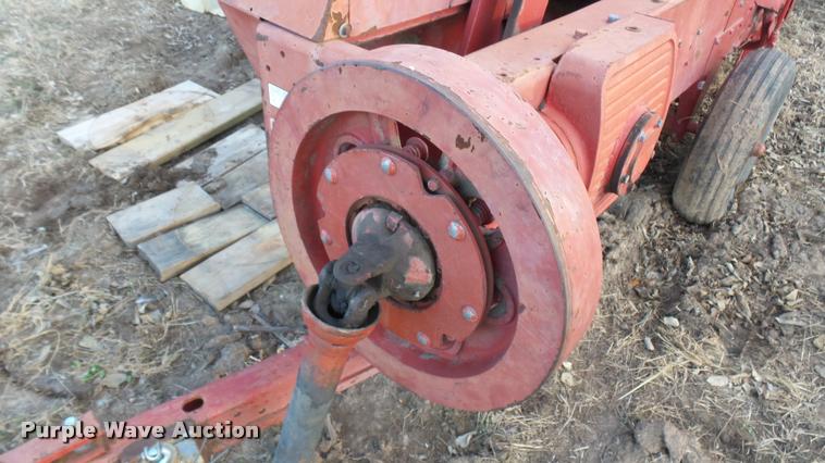 image for item BU9434 International 420 square baler