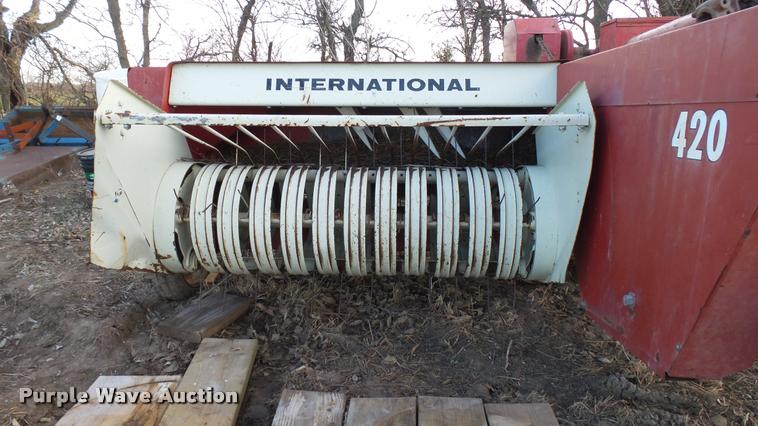 image for item BU9434 International 420 square baler