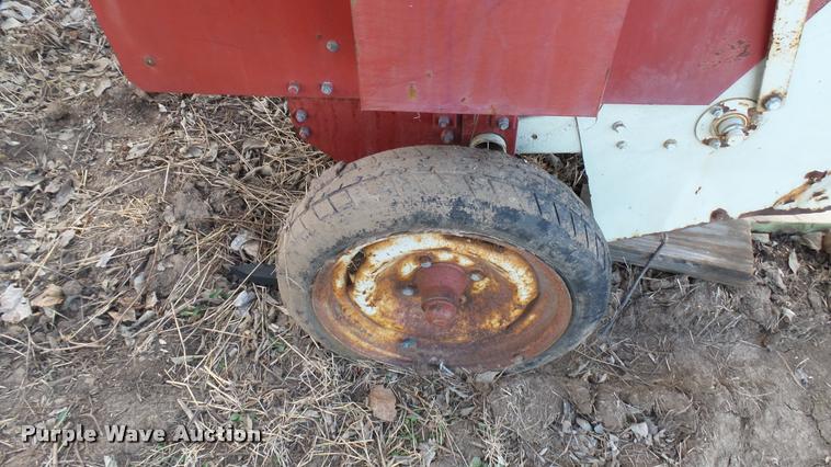 image for item BU9434 International 420 square baler