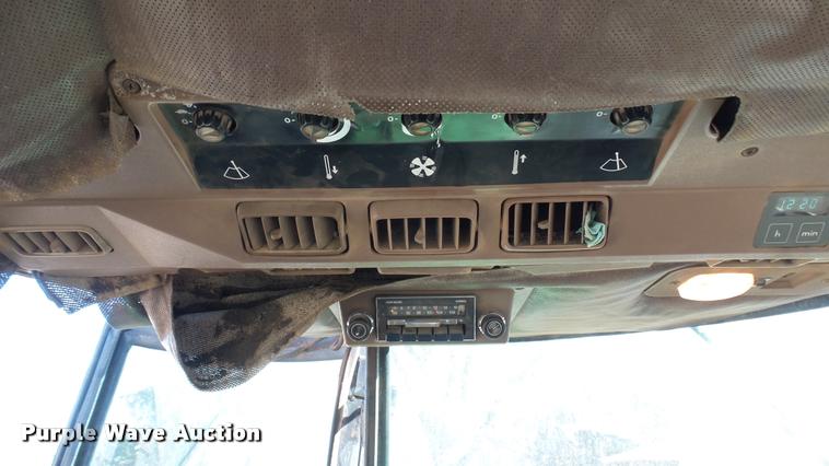 image for item BU9440 1982 John Deere 8650 4WD tractor