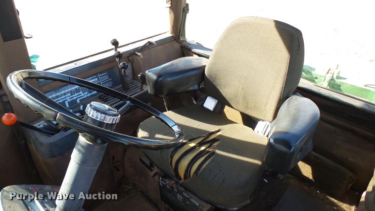 image for item BU9440 1982 John Deere 8650 4WD tractor