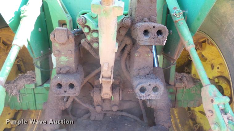 image for item BU9440 1982 John Deere 8650 4WD tractor