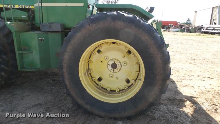 image for item BU9440 1982 John Deere 8650 4WD tractor